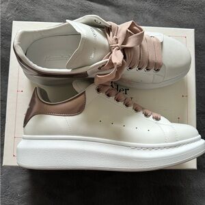 Alexander McQueen Women's White and Pink Sneakers